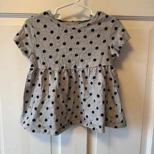 GAP Gray Short Sleeve Peplum Tee with Black Polka Dots